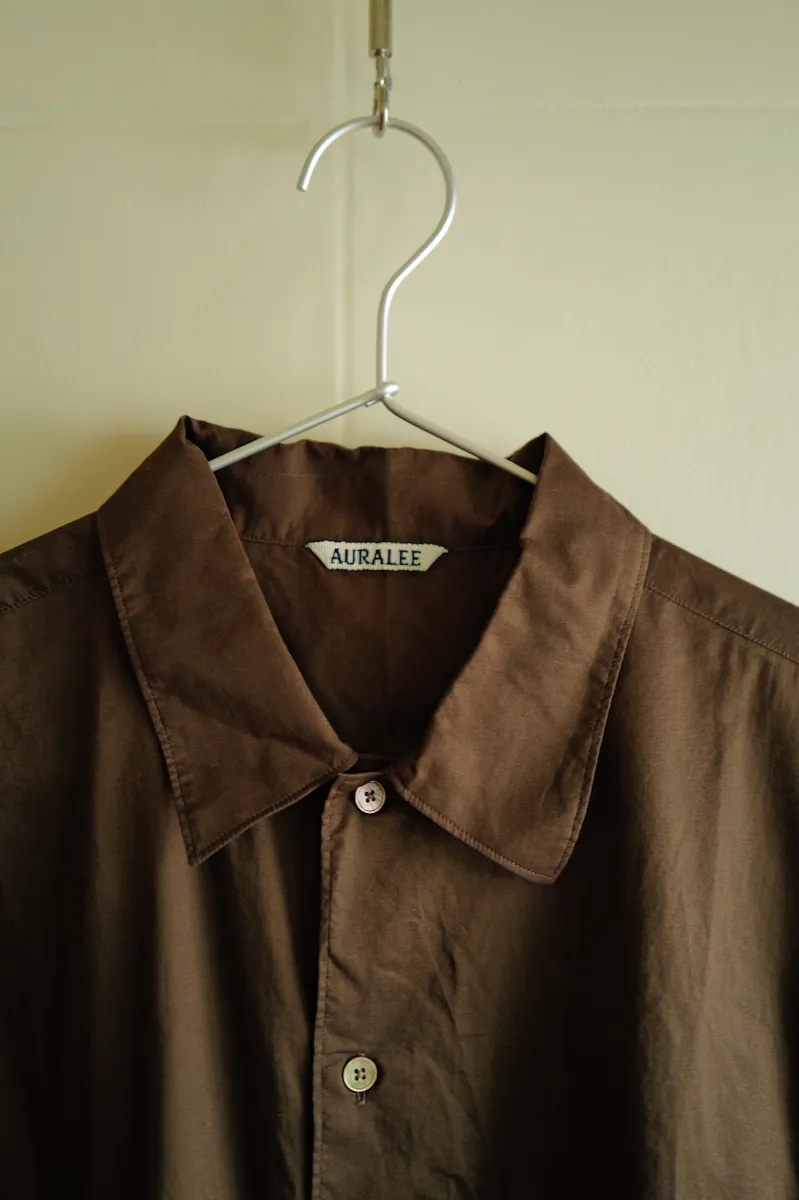 AURALEE WASHED FINX TYPEWRITER OPEN COLLAR HALF SLEEVED SHIRT — 2