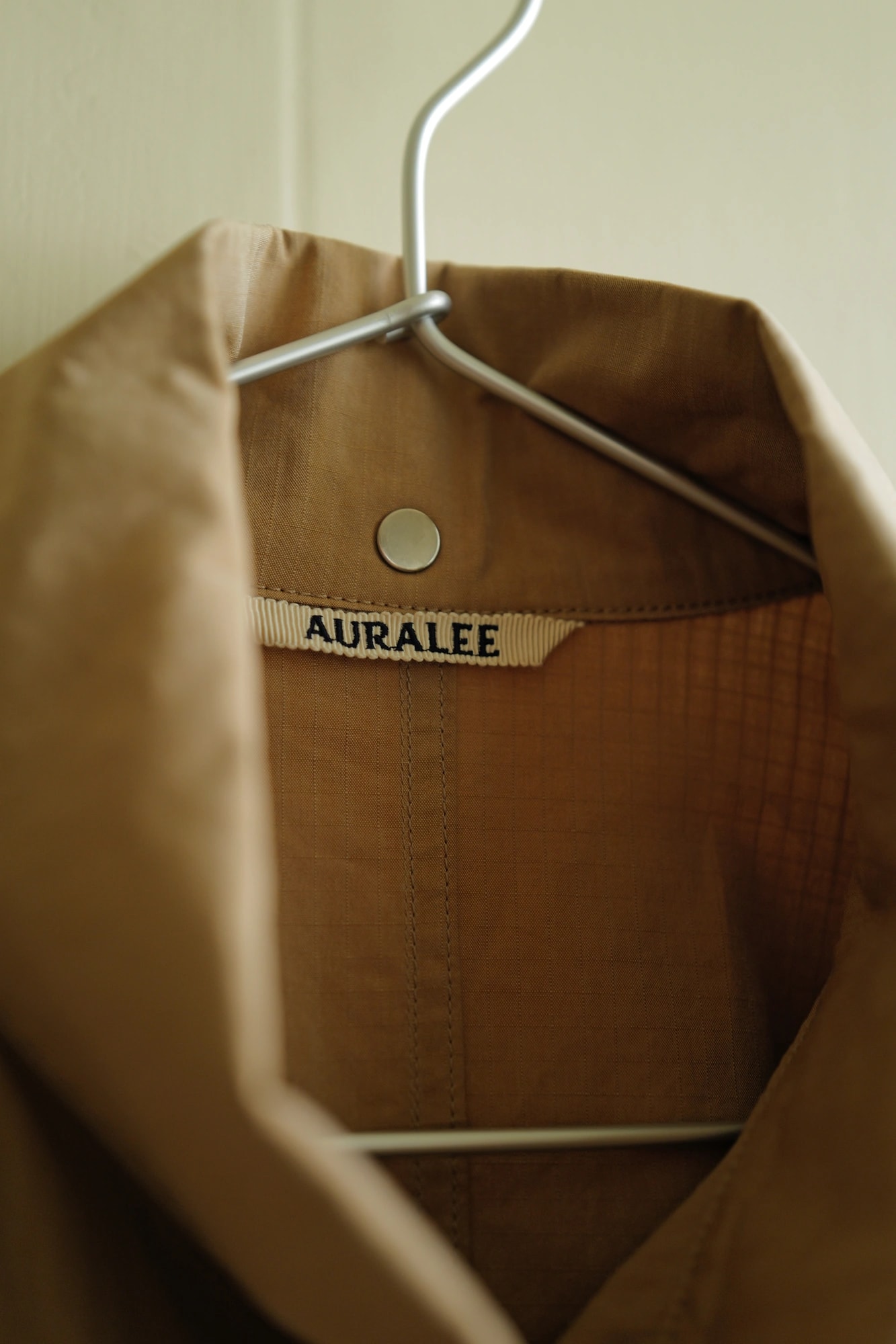 AURALEE Washed Finx Rips Top Chambray Big Field Blouson — 5