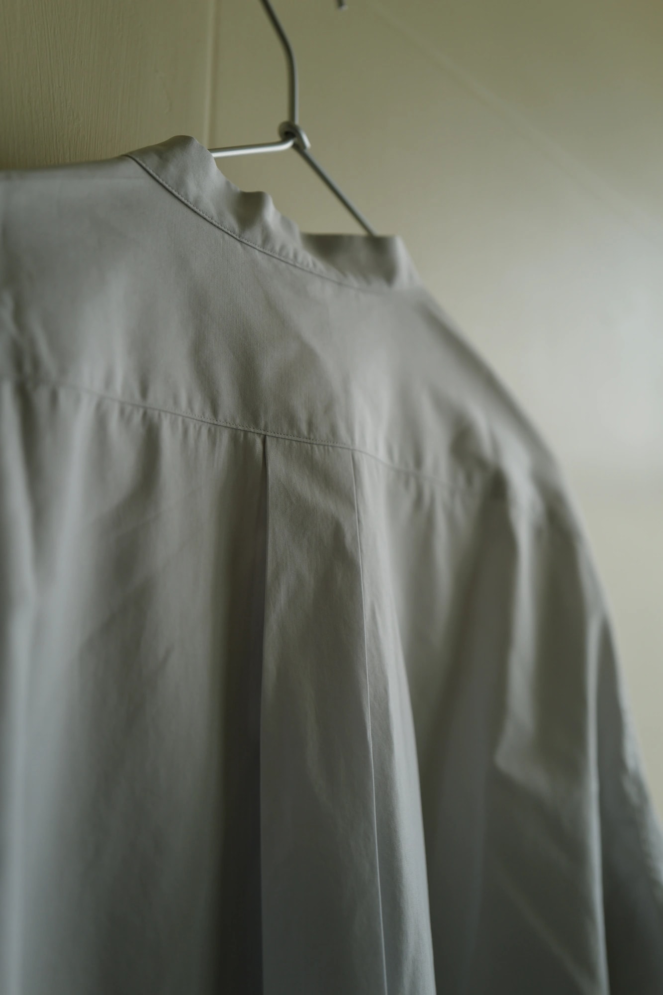 AURALEE Washed Finx Twill Band Collar Shirt UA 別注 — 4