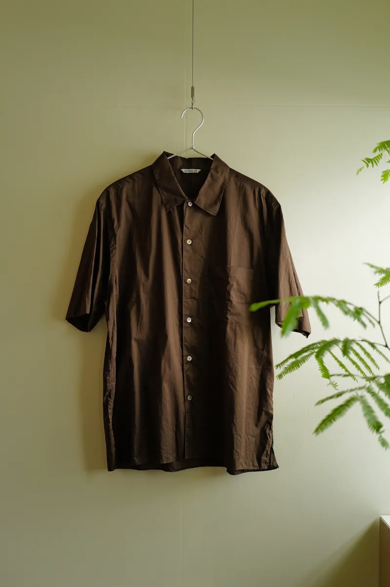 AURALEE WASHED FINX TYPEWRITER OPEN COLLAR HALF SLEEVED SHIRT