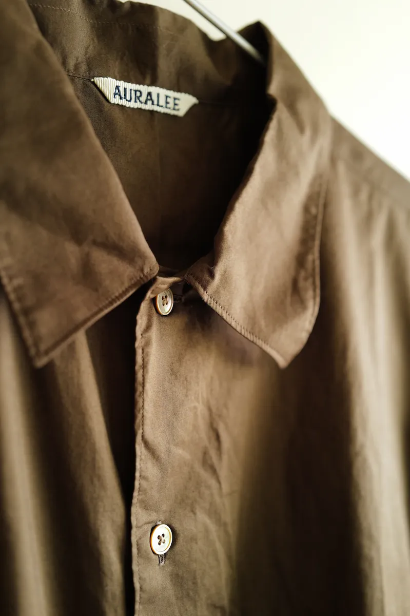 AURALEE WASHED FINX TYPEWRITER OPEN COLLAR HALF SLEEVED SHIRT — 3